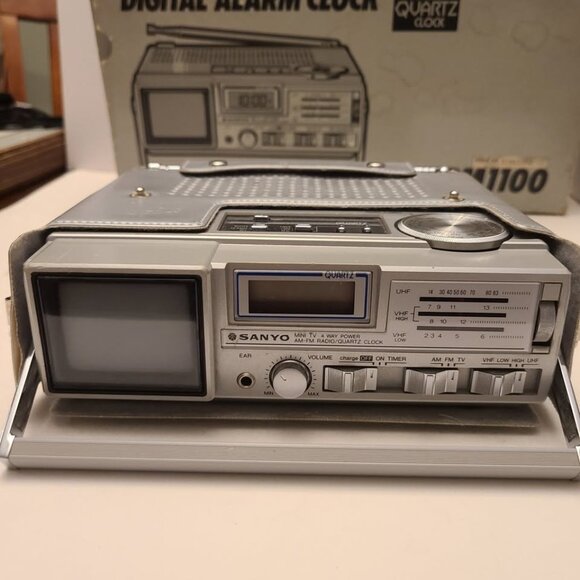 Vintage Sanyo TPM1000 Portable Mini TV & AM-FM Radio Receiver - Picture 10 of 10